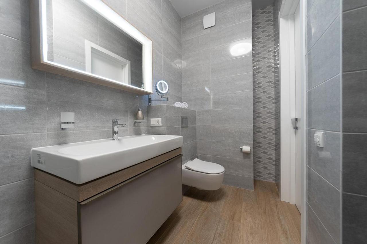 New Modern Apartments. Metro Minskaya Kijev Kültér fotó